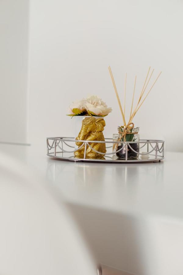 Elegant 3 Bedroom Apt - City Centre - Garage - Metro Lissabon Buitenkant foto