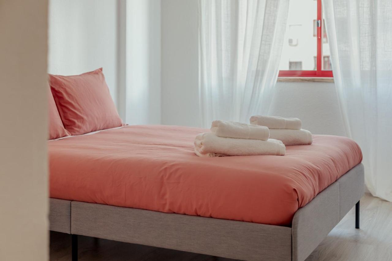 Elegant 3 Bedroom Apt - City Centre - Garage - Metro Lissabon Buitenkant foto