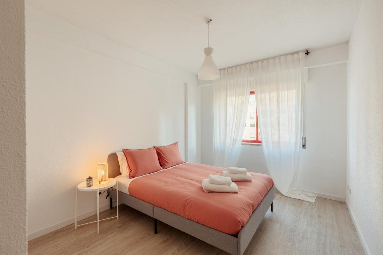 Elegant 3 Bedroom Apt - City Centre - Garage - Metro Lissabon Buitenkant foto