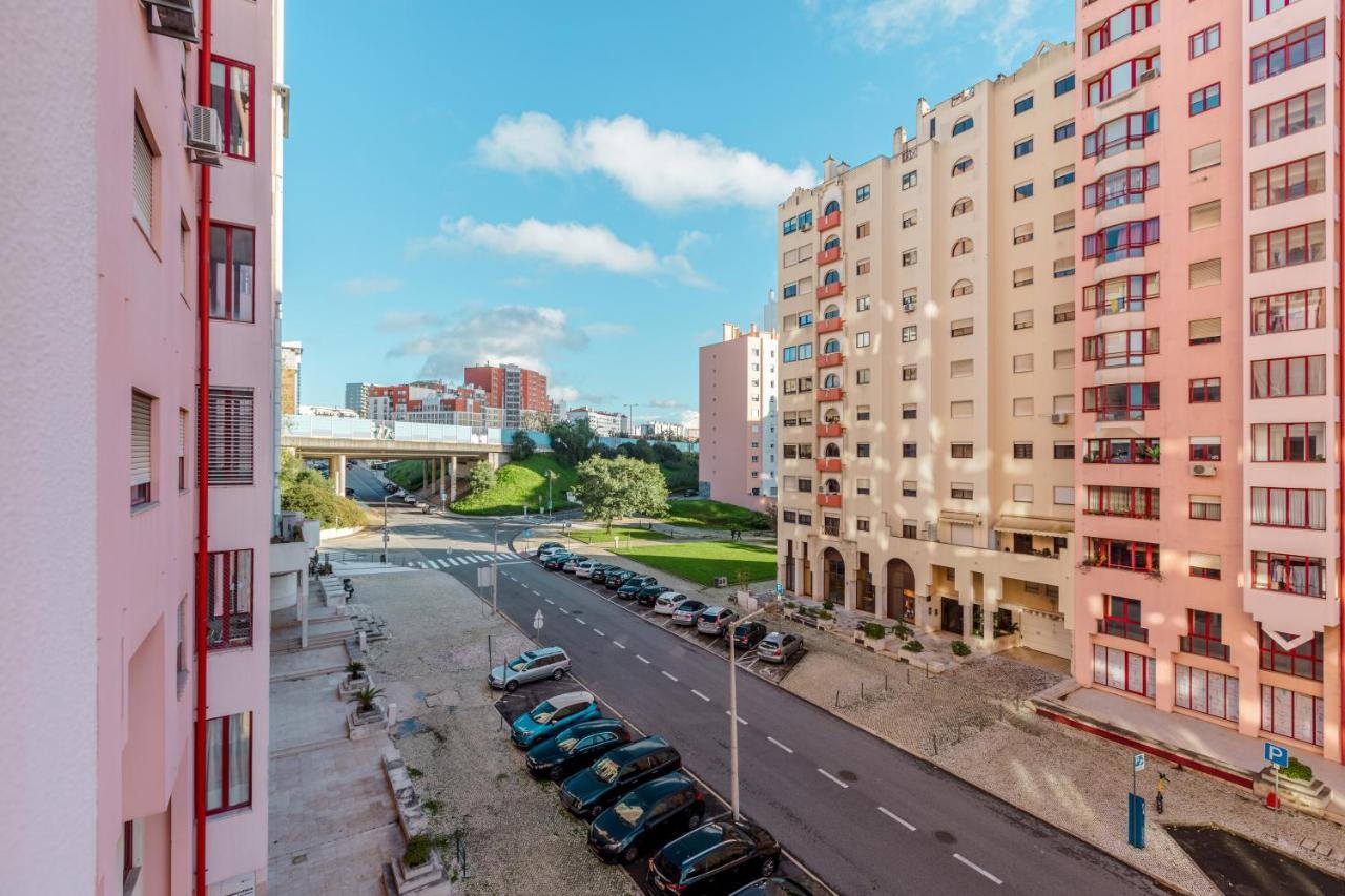Elegant 3 Bedroom Apt - City Centre - Garage - Metro Lissabon Buitenkant foto