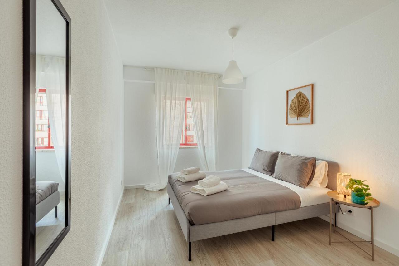 Elegant 3 Bedroom Apt - City Centre - Garage - Metro Lissabon Buitenkant foto