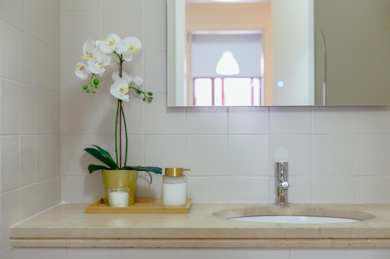 Elegant 3 Bedroom Apt - City Centre - Garage - Metro Lissabon Buitenkant foto