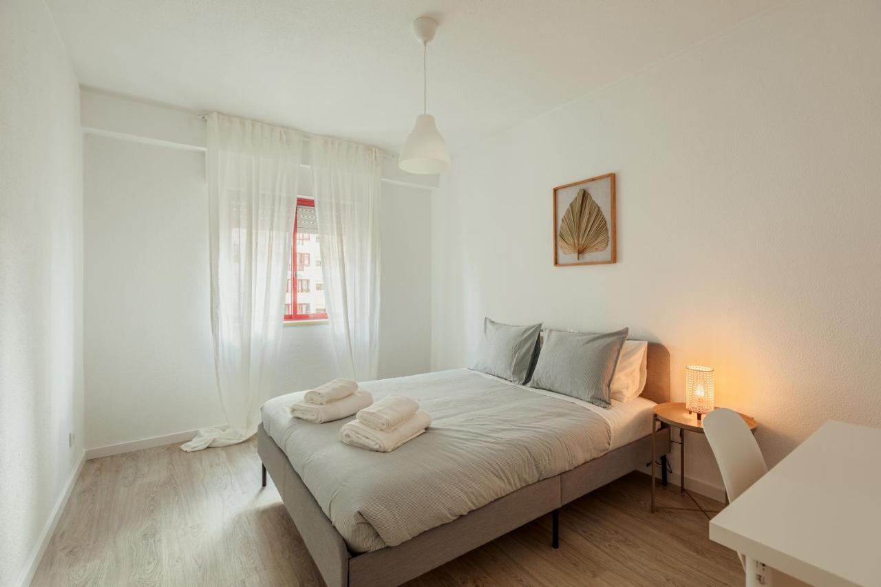 Elegant 3 Bedroom Apt - City Centre - Garage - Metro Lissabon Buitenkant foto
