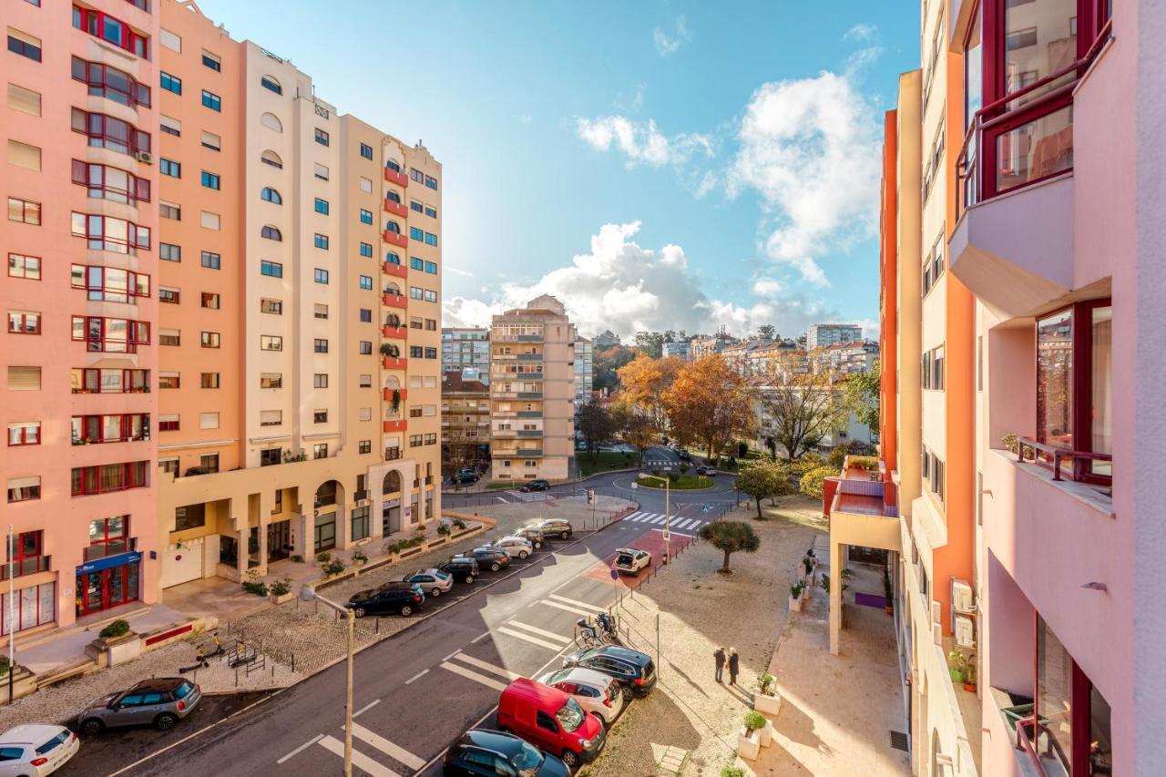 Elegant 3 Bedroom Apt - City Centre - Garage - Metro Lissabon Buitenkant foto