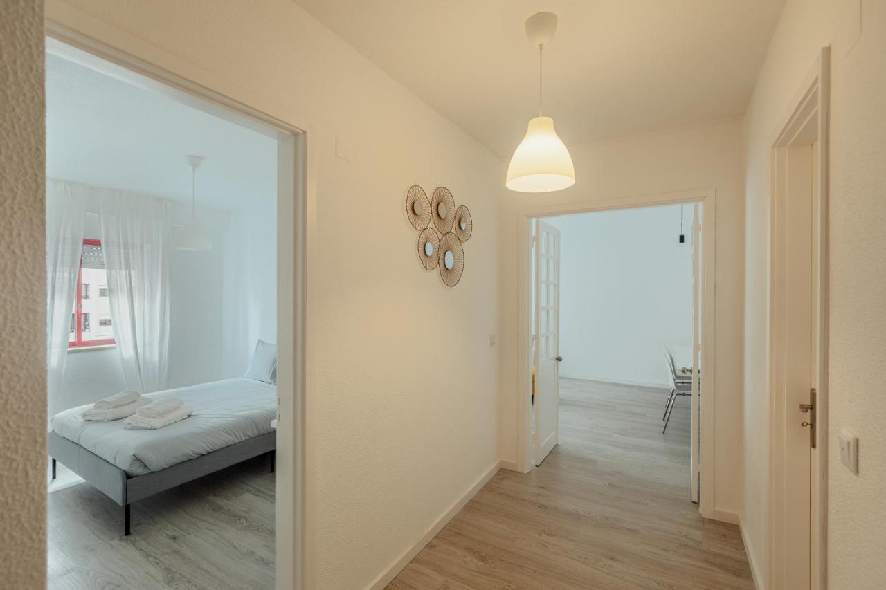 Elegant 3 Bedroom Apt - City Centre - Garage - Metro Lissabon Buitenkant foto