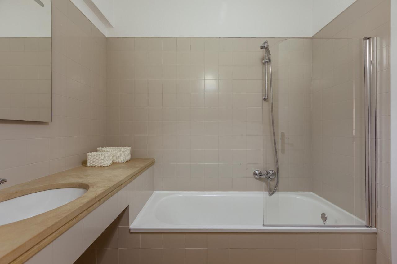 Elegant 3 Bedroom Apt - City Centre - Garage - Metro Lissabon Buitenkant foto