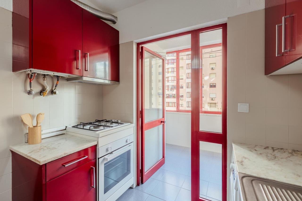 Elegant 3 Bedroom Apt - City Centre - Garage - Metro Lissabon Buitenkant foto